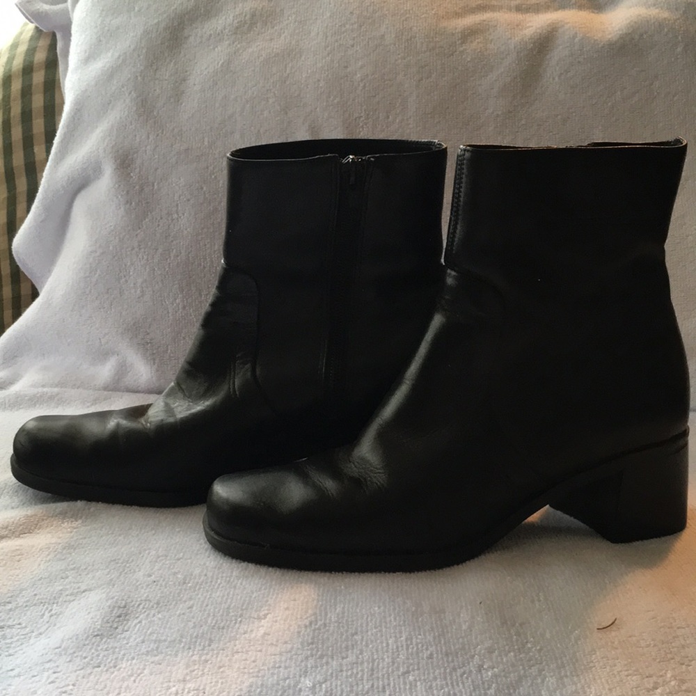 Naturalizer Black Leather Ankle Boot size 71/2 M - Picture 4 of 8